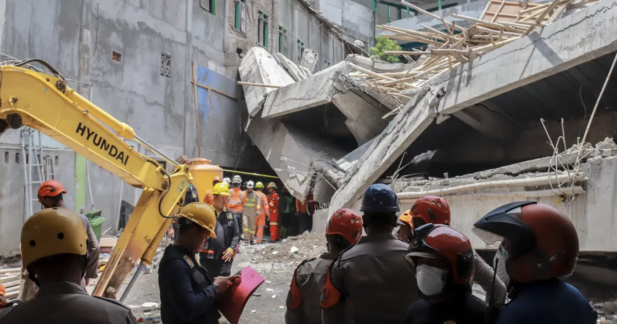 indonesia-boarding-school-collapse