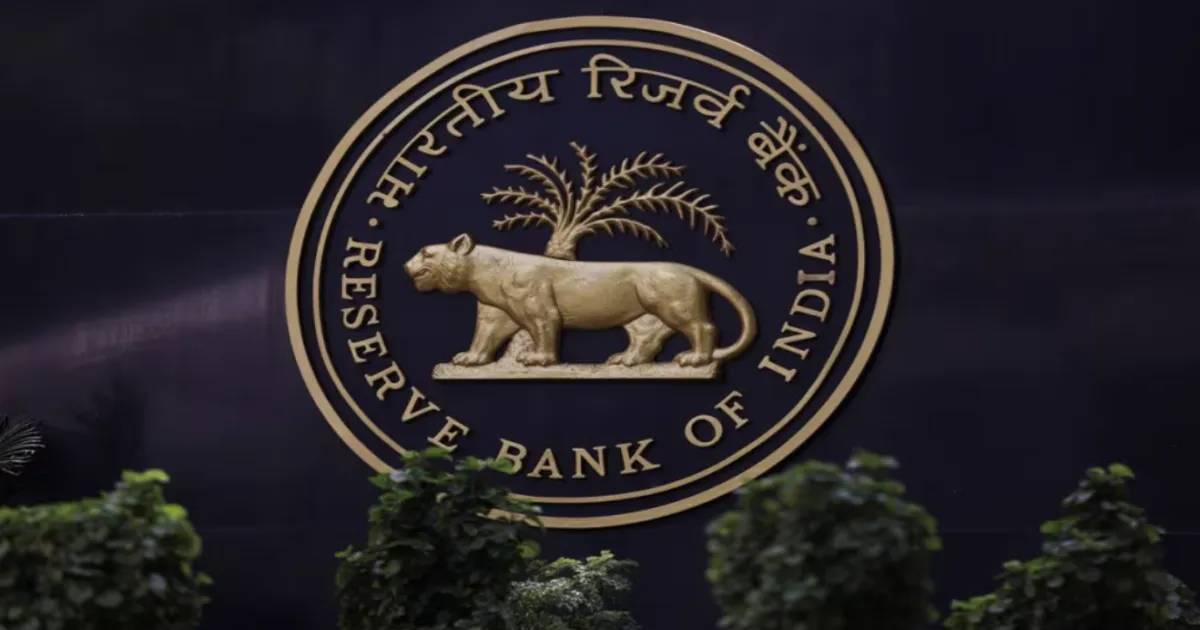 आरबीआई ने दरें स्थिर रखीं, आगे कटौती के संकेत