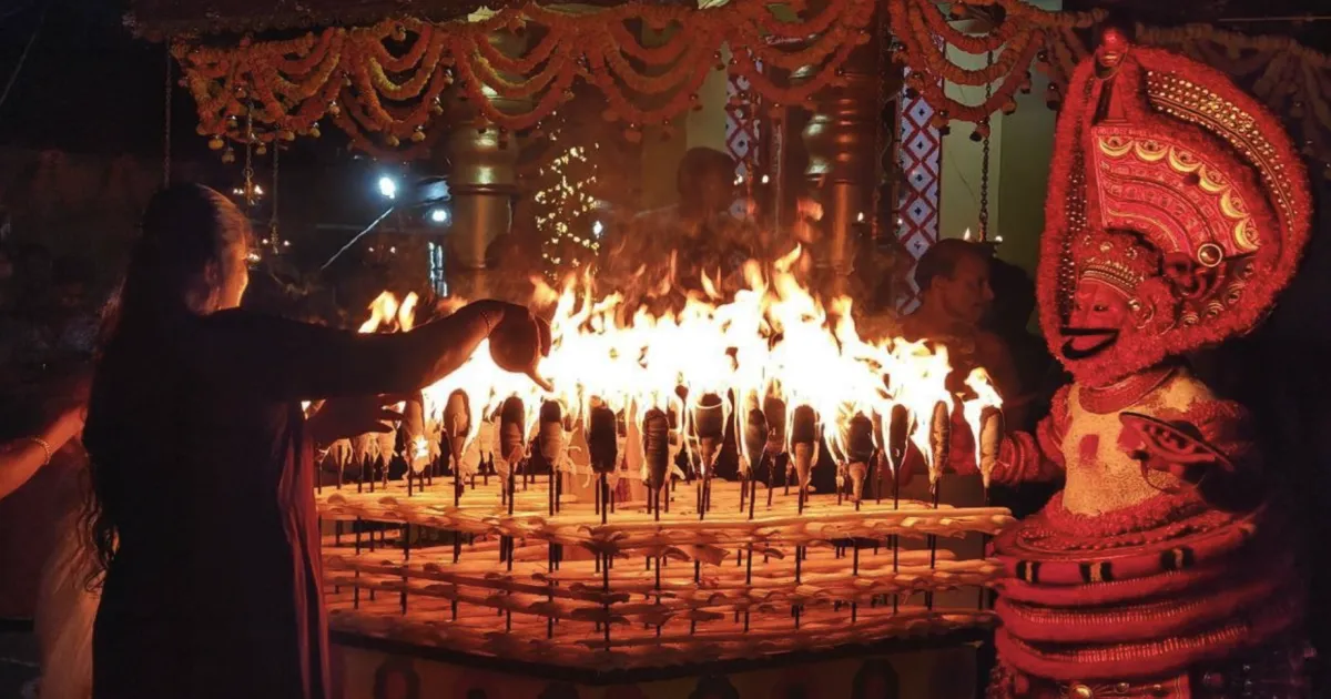 उत्तर केरल में भोर के देवता: कव्वायी के कलियाट्टम उत्सव में थेय्यम का रहस्यमयी अनुभव