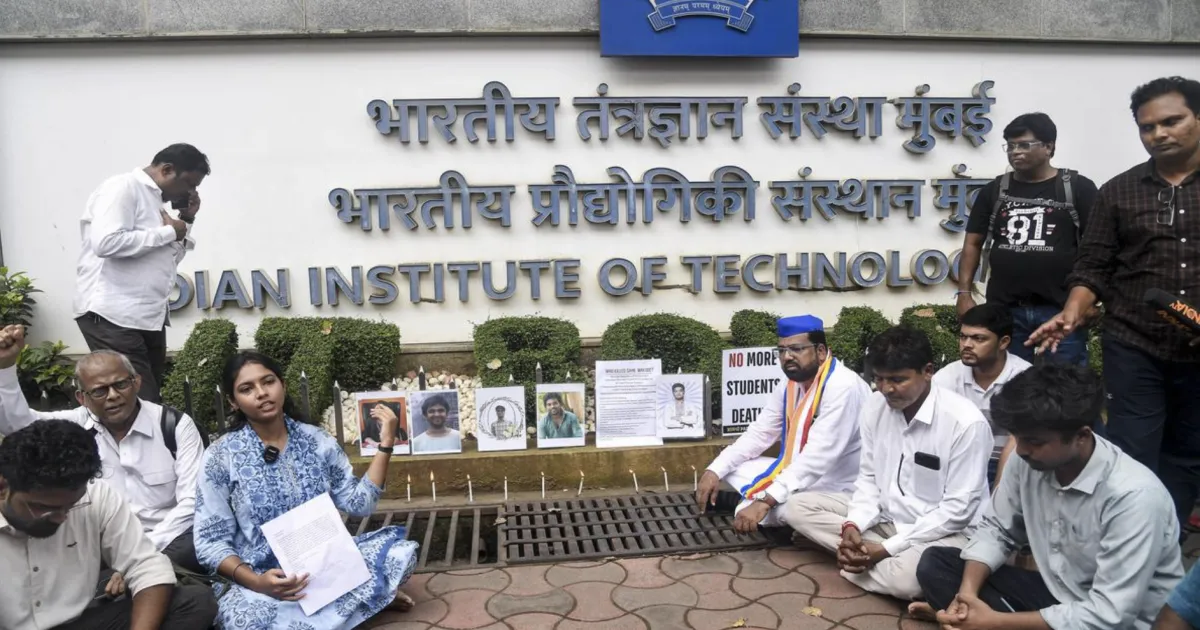 RTI खुलासा: IITs में UGC की सिफारिश से कहीं कम मानसिक स्वास्थ्य परामर्शदाता, केवल IIT रोपड़ मानकों पर खरा