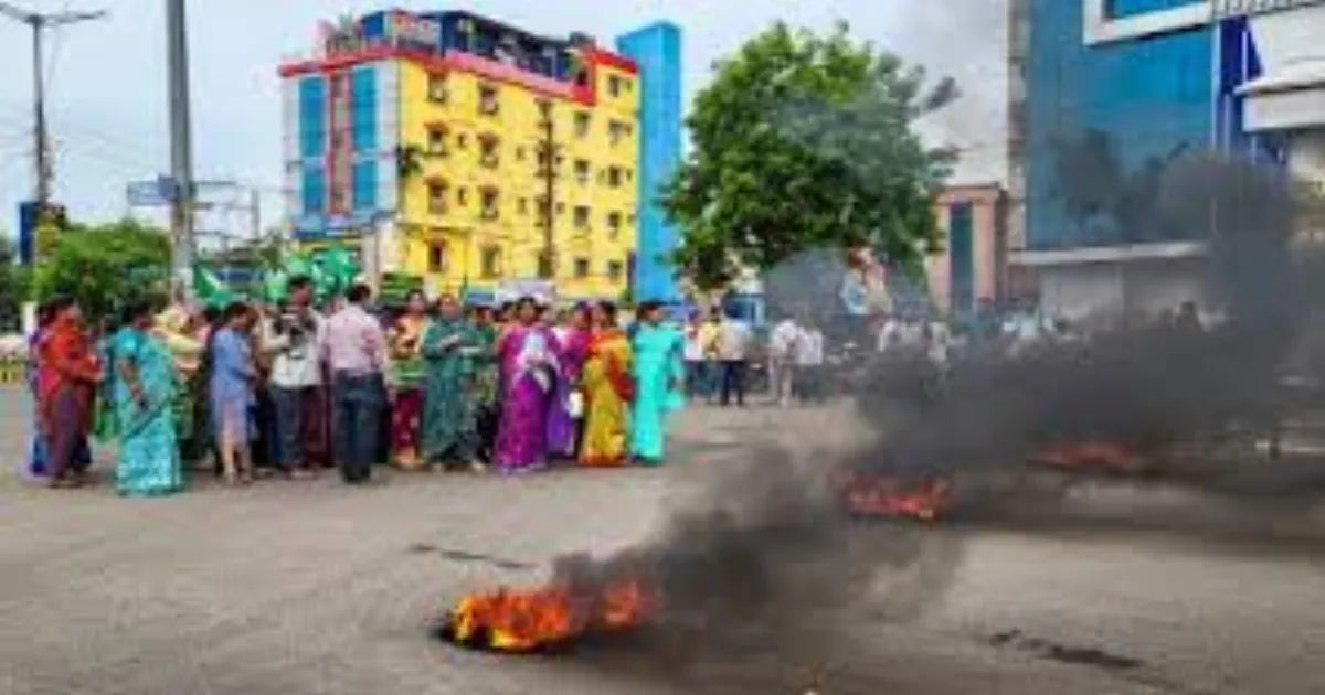 ओडिशा छात्रा की मौत को लेकर सड़कों पर उतरी बीजेडी, पुलिस से झड़प, आंसू गैस और जल तोप का इस्तेमाल